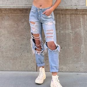 American Eagle Outfitters Tomgirl distressed ripped light wash denim baggy jeans